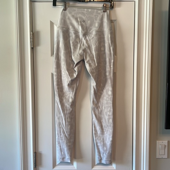 Lululemon White Spotted Leopard Print Workout Leggings- Size Small/6 - Picture 4 of 8